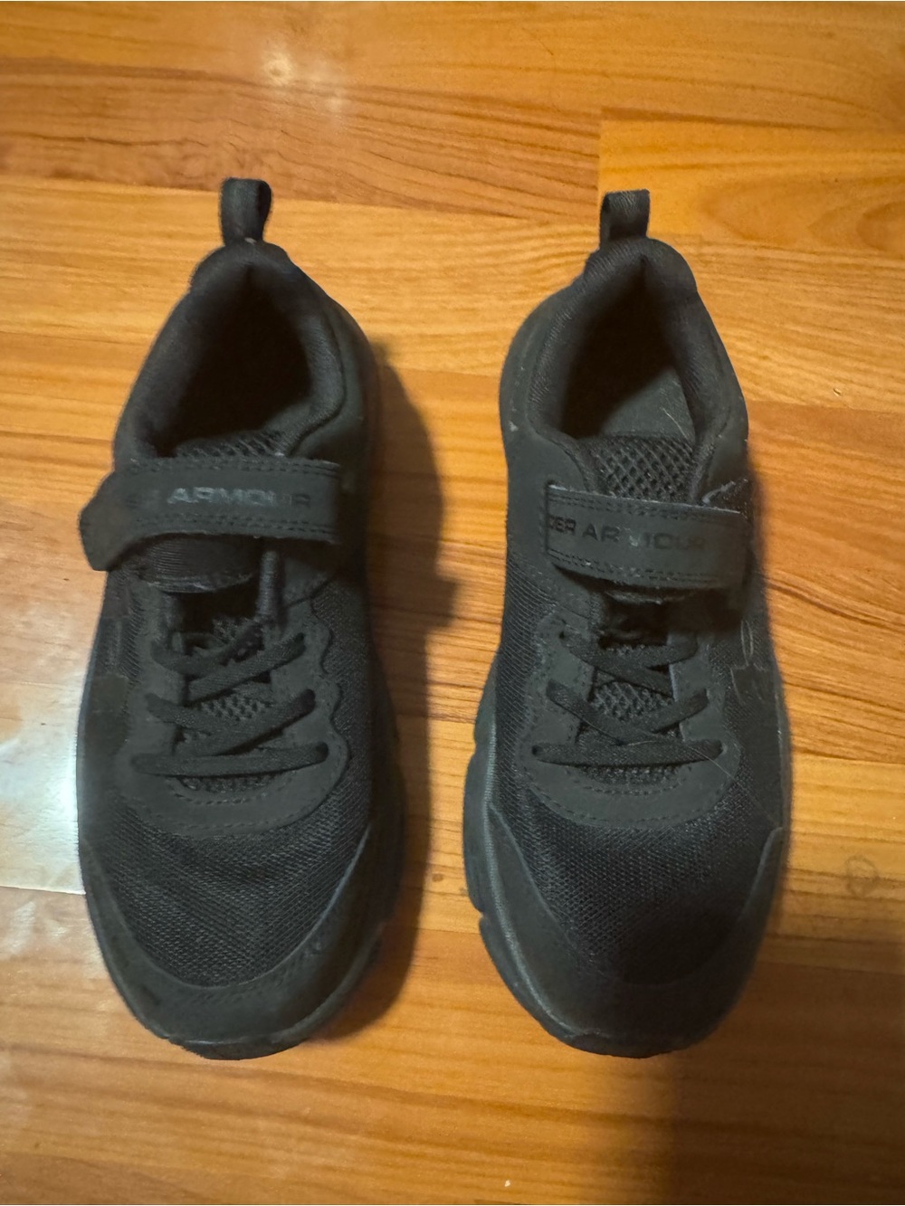Under Armour Kids Black Hook-and-Loop Athletic Sneakers